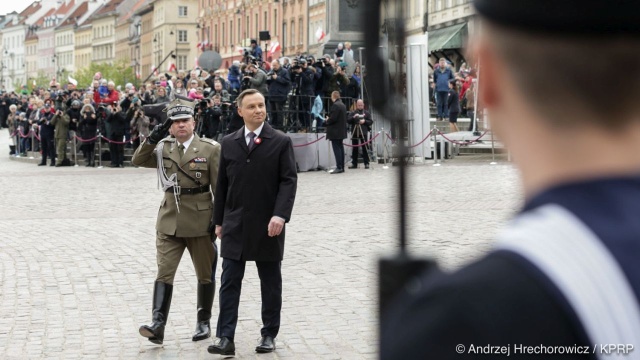 Prezydent Andrzej Duda przekonywał, że powinniśmy być dumni z Konstytucji 3 Maja. Na Placu Zamkowym w Warszawie prezydent wygłosił przemówienie z okazji Święta Narodowego Trzeciego Maja.