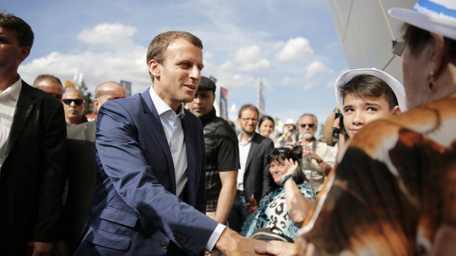 Emmanuel Macron zwyciężył w niedzielnych wyborach prezydenckich. Szef ruchu EnMarche zdobył 66,06 procent głosów. W drugiej turze wyborów pokonał kandydatkę Frontu Narodowego Marine Le Pen.