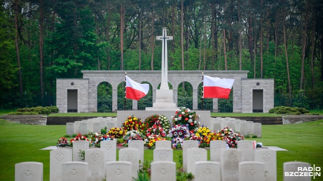Z tej historii należy wyciągnąć naukę na przyszłość - mówił ambasador Polski w Niemczech, prof. Andrzej Przyłębski na polonijnych uroczystościach 72. rocznicy zakończenia II Wojny Światowej w Europie.