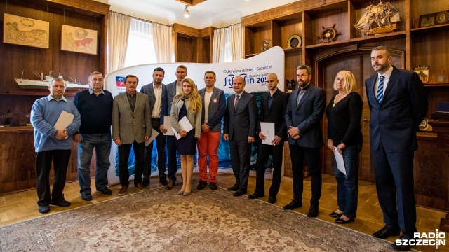15 sportowców i 9 trenerów otrzymało nagrody finansowe za ubiegłoroczne sukcesy. Najlepszych nagrodził prezydent Szczecina.