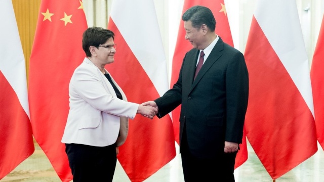 Premier Beata Szydło w stolicy Chin, Pekinie, uczestniczyła w inauguracji Forum Pasa i Szlaku. Na marginesie konferencji doszło też do spotkań dwustronnych szefowej polskiego rządu.