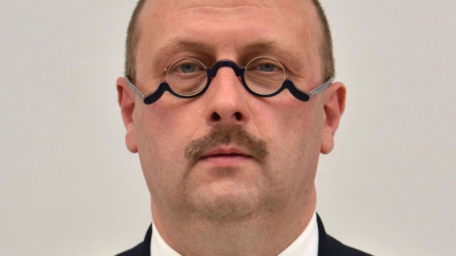 Mecenas Stefan Hambura kończy głodówkę. Protest trwał pięć dni i miał zwrócić uwagę na problem mniejszości polskiej w Niemczech. Przed drugą wojną Polacy byli u naszych zachodnich sąsiadów uznawani za mniejszość, obecnie nie mają takiego statusu.