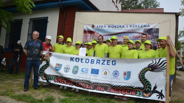 Mieszkańcy Kołobrzegu po raz 16. rywalizowali w sobotę w Regatach Smoczych Łodzi. Drachenboty przybyły nad morze z zaprzyjaźnionego niemieckiego miasta Barth. Zawody wioślarskie rozstrzygnięte jednak zostały nie na wodach Bałtyku lecz rzeki Parsęty.