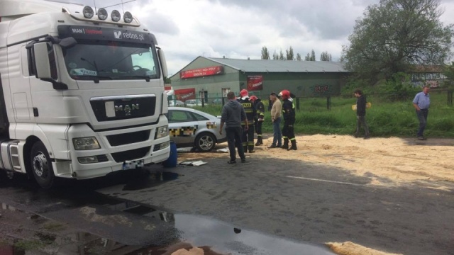 Do kolizji doszło chwilę po 10 przy ulicy Pomorskiej w Szczecinie, w pobliżu przejazdu kolejowego w stronę centrum.