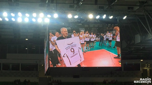 Za tyle koszulkę Roberta Lewandowskiego wylicytował jeden z kibiców Meczu Gwiazd. Impreza odbywa się w hali Azoty Arena w Szczecinie.