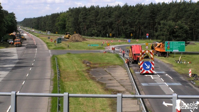 Budowa drogi ekspresowej S3 w kierunku Wolina coraz bliżej. W szczecińskim oddziale Generalnej Dyrekcji Dróg Krajowych i Autostrad otwarto właśnie koperty z ofertami od chętnych na jej zaprojektowanie i realizację.