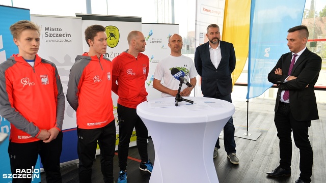 Szklany, podświetlony kort na dachu Centrum Dialogu Przełomy w Szczecinie jest już prawie gotowy. W piątek rozpoczną się na nim Indywidualne Mistrzostwa Polski Seniorów i Juniorów w squashu.