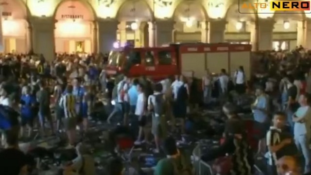 Panika podczas transmisji meczu w Turynie. Wśród rannych są Polacy