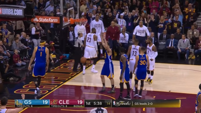 Możemy już w ciemno stawiać kto zostanie mistrzem ligi NBA. Minionej nocy koszykarze Golden State Warriors pokonali w Cleveland obrońców tytułu koszykarzy Cavaliers 118:113 i objęli prowadzenie 3:0 w serii do czterech zwycięstw.