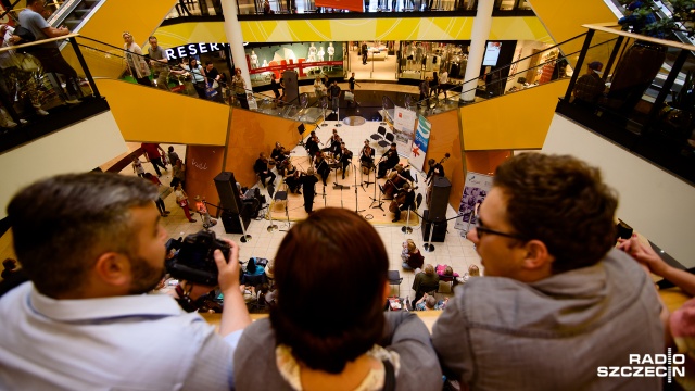 Zatańczą tango do muzyki na żywo w szczecińskim centrum handlowym. W ramach trzeciej edycji Baltic Neopolis Festival w Galerii Kaskada odbędą się warsztaty taneczne. Będzie też koncert w wykonaniu kompozytora i bandoneonisty Marcelo Nisinmana oraz Baltic Neopolis Quintet.