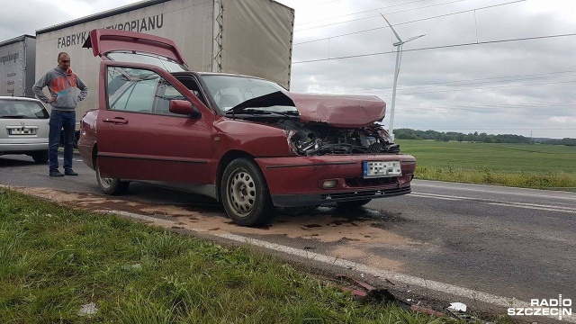 Po godzinie 12 przy miejscowości Tymień doszło do zderzenia dwóch samochodów.