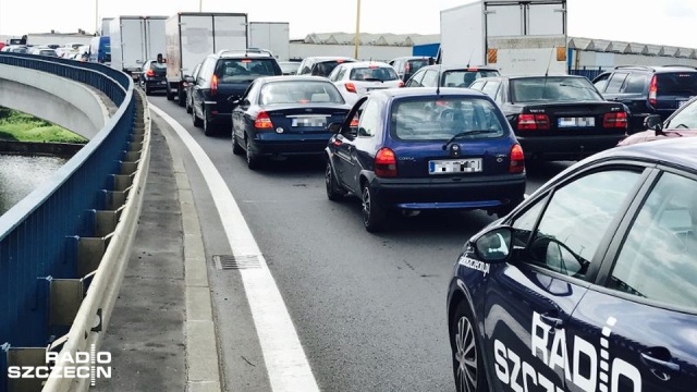 Gigantyczny korek w Szczecinie. Samochody stały na odcinku prawie pięciu kilometrów: z jednej strony od Mostu Długiego, z drugiej od wjazdu na Trasą Zamkową aż do Basenu Górniczego.