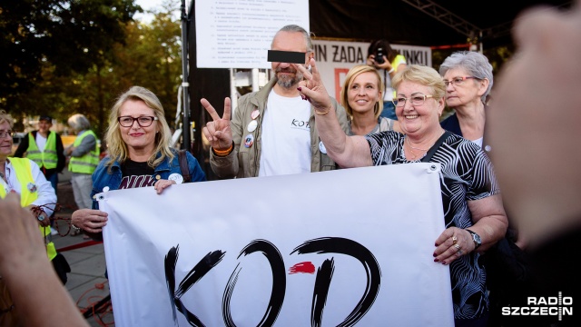 Prokuratura Okręgowa w Świdnicy przedstawiła zarzuty byłemu liderowi Komitetu Obrony Demokracji, Mateuszowi K. oraz skarbnikowi organizacji, Piotrowi C.