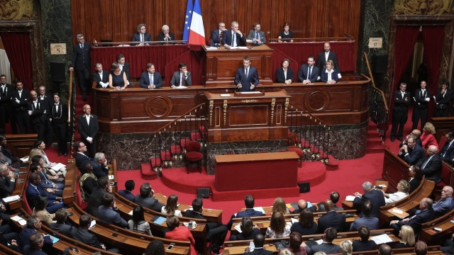 Premier Francji Edouard Philippe ma we wtorek przedstawić w Zgromadzeniu Narodowym program rządu. W poniedziałek o zadaniach czekających władze mówił z kolei w Wersalu podczas wspólnego posiedzenia obu izb parlamentu prezydent Emmanuel Macron.