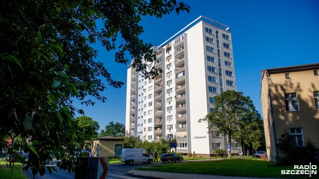 Udziału osób trzecich nie było - takie są wstępne ustalenia policji po niedzielnym pożarze w wieżowcu przy ul. Walecznych w Szczecinie.