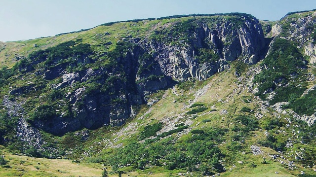 Wybieracie się na urlop w górach, planujecie wycieczkę po drugiej stronie granicy Czesi wprowadzają ograniczenia w Karkonoszach. Ma to związek z działalnością zbieraczy jagód, w tym także polskich.