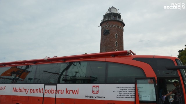 Okres wakacji to czas, w którym szpitale potrzebują większej ilości krwi. Wiąże się to ze zwiększoną liczbą wypadków i nieplanowanych zabiegów. Jest to także czas, w którym stacje krwiodawstwa są odwiedzane zdecydowanie rzadziej.