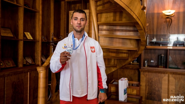 Zmęczony ale i szczęśliwy powrócił do Szczecina, ze srebrnym medalem Mistrzostw Europy, kajakarz Wiskordu Norbert Kuczyński. W Płowdiw Polska czwórka ze szczecinianinem w składzie w niedzielnym finałowym wyścigu na 1000 metrów przegrała tylko z kajakarzami z Hiszpanii.