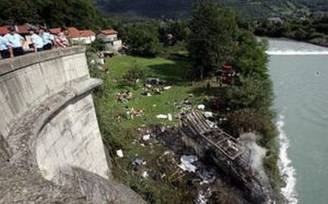 Mija 10 lat od jednej z najtragiczniejszych katastrof drogowych z udziałem polskich turystów. 22 lipca 2007 roku w okolicach Grenoble we Francji w wypadku polskiego autokaru zginęło 26 pielgrzymów, a 24 zostało rannych.