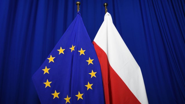 Komisja Europejska wysłała rekomendacje do Polski w związku ze zmianami w sądownictwie i zapowiedziała postępowanie o naruszenie unijnego prawa.