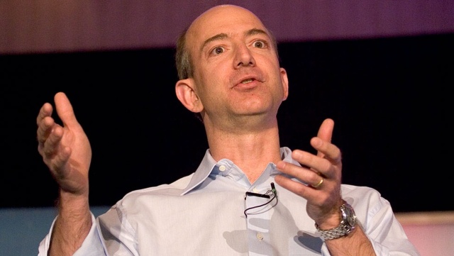 Bill Gates stracił tytuł najbogatszego człowieka na świecie. Wyprzedził go twórca koncernu Amazon - Jeff Bezos. Wartość jego majątku przekroczyła 90 miliardów dolarów.