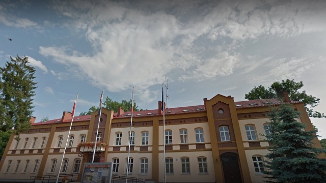 Zawieszony w obowiązkach burmistrz Drawska Pomorskiego pozostanie na wolności - tak zdecydował sąd. O tymczasowy areszt dla Zbigniewa Ptaka wnioskował prokurator.