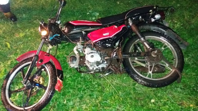 Motorowerzysta wjechał do rzeki - do zdarzenia doszło minionej nocy w miejscowości Chełpa koło Choszczna. 34-letni mężczyzna na łuku drogi stracił panowanie nad swoim pojazdem, zjechał na pobocze i wpadł do rzeki.