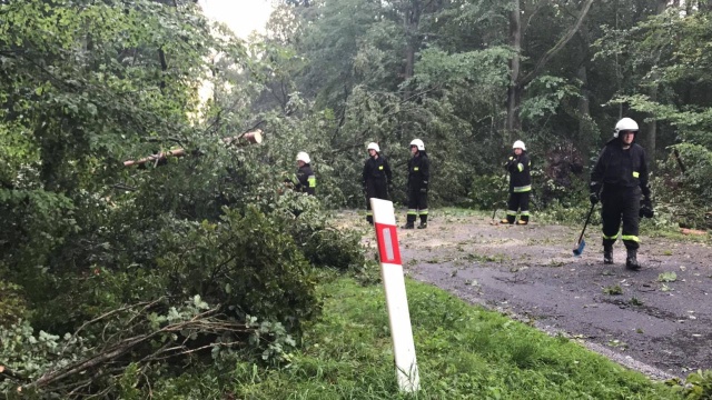 Dobra pogoda zachęca do wyjazdów nad morze - pojawiają się też pierwsze utrudnienia na drogach regionu.