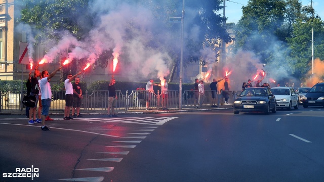 O 17, w godzinę W, zawyły syreny i zatrzymał się ruch na szczecińskich ulicach. Tak mieszkańcy miasta uczcili 73. rocznicę wybuchu Powstania Warszawskiego.