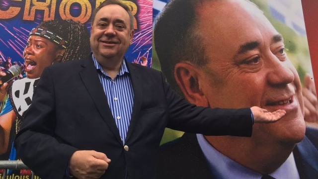 Alex Salmond, były przywódca Szkocji gwiazdą festiwalu teatralnego Fringe w Edynburgu. Salmond wyzwolony - tak nazywa się przedstawienie, które od dziś były polityk wystawia w ramach imprezy.