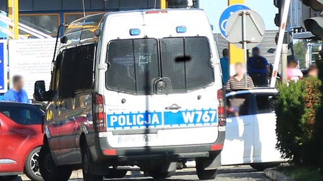 Nietrzeźwy pracownik Żeglugi Świnoujskiej wpuszczał samochody na jeden z promów przeprawiających się przez Świnę.