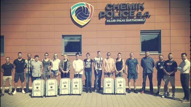 Siatkarki Chemika Police rozpoczęły przygotowania do nowego sezonu. Na inauguracyjnym spotkaniu w klubie pojawiło się 8 zawodniczek w tym między innymi Agnieszka Bednarek-Kasza, Katarzyna Zaroślińska-Król i Amerykanka Alex Holston.