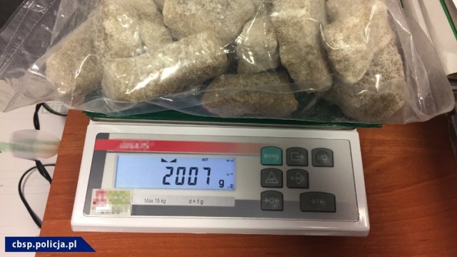 Dwa kilogramy substancji MDMA, z której można wyprodukować 12 tysięcy tabletek extasy - skonfiskowali policjanci z Centralnego Biura Śledczego w Bydgoszczy.
