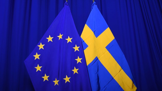 Szwedzcy politycy chcą zmienić zasady finansowania publicznych nadawców radiowo- telewizyjnych i zniesienia opłaty licencyjnej, czyli abonamentu. Zamiast tego zaproponują parlamentowi obligatoryjny podatek.