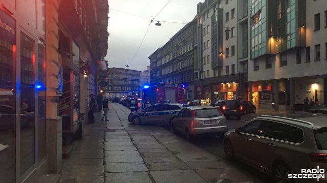 23-latka wypadła z balkonu drugiego piętra budynku przy ulicy Monte Cassino. Do zdarzenia doszło po godzinie 19. Z urazami trafiła do szpitala.