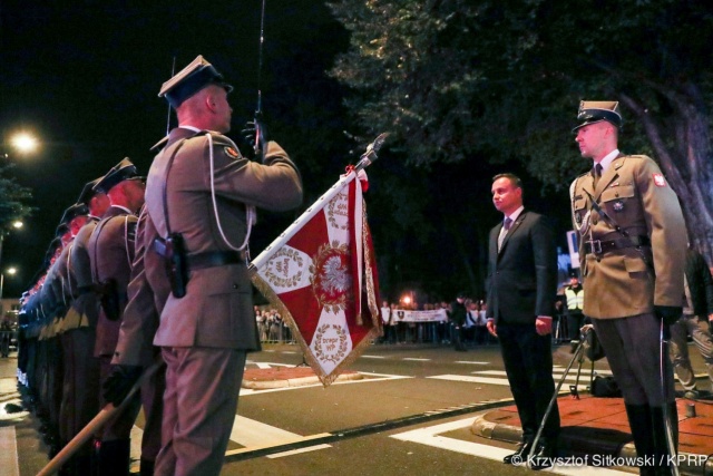 Nie wolno dopuścić do zamazywania prawdy o II wojnie światowej - apelował prezydent Andrzej Duda, który w piątek nad ranem w Wieluniu wziął udział w uroczystościach 78. rocznicy wybuchu wojny. To pierwsze miasto zbombardowane przez Niemców we wrześniu 1939 roku.