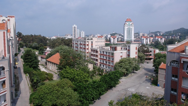 W portowym mieście Xiamen w południowo-wschodnich Chinach rozpoczyna się szczyt państw BRICS. Grupę tę tworzą Brazylia, Rosja, Indie, Chiny i Republika Południowej Afryki. Szczytowi przywódców tych państw towarzyszy zainaugurowane w niedzielę forum gospodarcze.