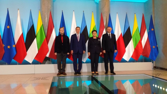 Kwestie bezpieczeństwa, sprawy unijne oraz projekty infrastrukturalne zdominują wtorkowe rozmowy premier Beaty Szydło z szefami rządów państw bałtyckich w Warszawie.