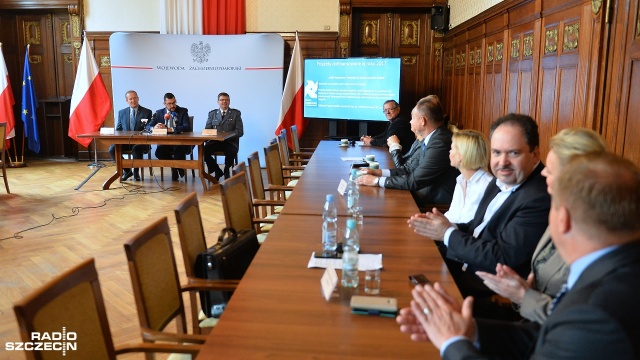Ma być bezpieczniej. Łącznie w Wałczu i Człopie oświetlone zostanie kilkanaście przejść dla pieszych, a w Szczecinie, Choszcznie, Świdwinie i Przybiernowie będą przeprowadzone kampanie informacyjne np. przestrzegające przed dopalaczami. Zachodniopomorski Urząd Wojewódzki rozdał dofinansowania w ramach programu Razem Bezpieczniej.