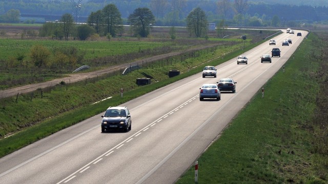 Będzie druga jezdnia obwodnicy Kobylanki, Morzyczyna i Zieleniewa. Zbuduje ją spółka Strabag, która podpisała właśnie umowę na realizację inwestycji. Najpierw jednak musi ją zaprojektować i uzyskać wszystkie potrzebne zgody. Budowa rozpocznie się za 15 miesięcy.