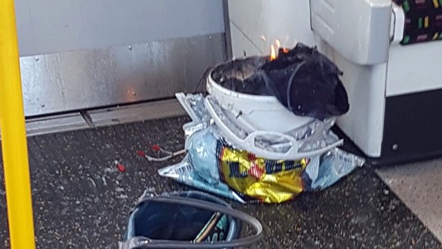 W wyniku eksplozji w londyńskim metrze zostało rannych 22 osób. Do wybuchu doszło we wschodniej części miasta, na stacji Parsons Green. Brytyjskie służby określiły to zdarzenie jako akt terroru. Poszkodowani nie mają obrażeń zagrażających życiu.