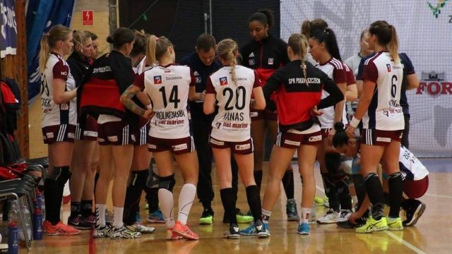 Szczecinianki po przegranej w środę na wyjeździe z mistrzem Polski Vistalem Gdynia, w sobotę we własnej hali uległy Startowi Elbląg 22:24.