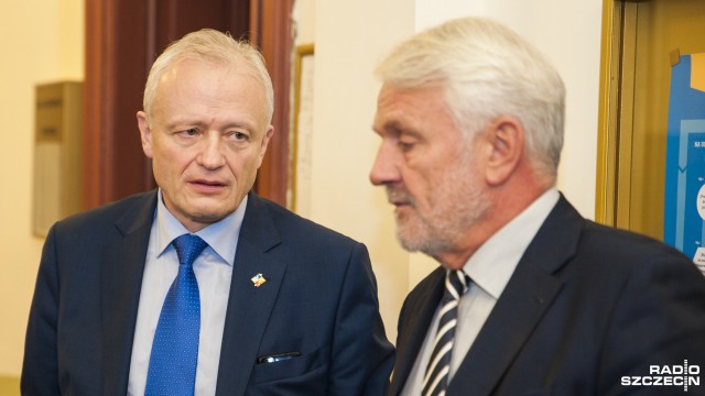 Czy jest kłamcą lustracyjnym, byłym tajnym współpracownikiem Służby Bezpieczeństwa, który donosił na kolegów Czy też nic z tego nie miało miejsca, a Jacek Piechota zgodnie z prawdą informował, że nie był agentem bezpieki Tego dowiemy się najwcześniej na początku listopada.