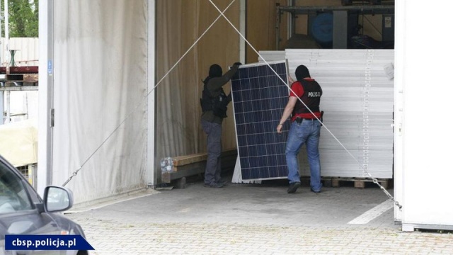 Centralne Biuro Śledcze Policji we współpracy z niemiecką policją rozbiło międzynarodową grupę przestępczą, zajmującą się kradzieżami paneli fotowoltaicznych.