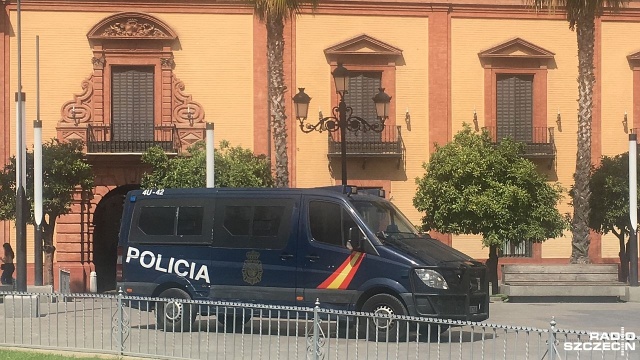 Hiszpańska policja aresztowała mężczyznę podejrzanego o współpracę z grupą odpowiedzialną za ataki terrorystyczne, do których doszło 17 i 18 sierpnia w Barcelonie i w nadmorskim kurorcie w Cambrils. 24-latek został zatrzymany na wschodzie Hiszpanii.