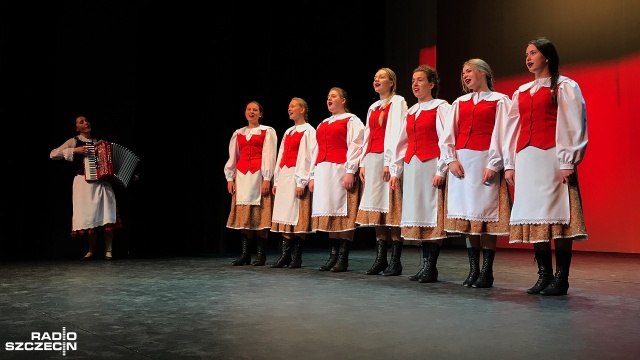 Folklorystyczne występy można było podziwiać podczas koncertu w szczecińskim Teatrze Lalek Pleciuga. Zainaugurował on czwartą edycję Paczki dla Rodaka i Bohatera na Kresach, czyli akcję wsparcia Polaków z Litwy.