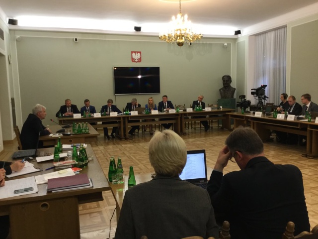 Sejmowa komisja śledcza ds. Amber Gold zakończyła środowe przesłuchania. Zeznania złożył były dyrektor biura szkoleń w gdańskiej piramidzie finansowej doktor Mirosław Ciesielski.