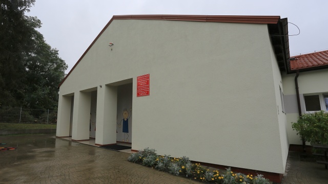Rada Rodziców Szkoły Podstawowej w Pilchowie domaga się od radnych gminy Police przekształcenia tej placówki w samodzielną, ośmioklasową jednostkę. Obecnie jest to szkoła filialna, czyli z możliwością nauczania tylko do szóstej klasy. Ewentualne zmiany w tej sprawie muszą zapaść najpóźniej do końca lutego przyszłego roku.