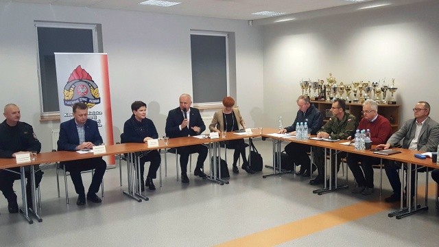 Podczas konferencji w Zielonej Górze szefowa rządu powiedziała, że minister rodziny i pracy Elżbieta Rafalska będzie koordynować pomoc, niezależnie od zasiłków przyznawanych w ramach tak zwanego funduszu klęskowego.