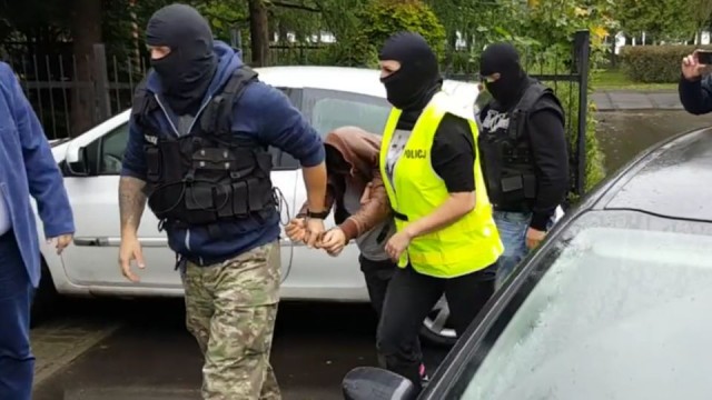 Zarzut usiłowania zabójstwa usłyszała w środę 24-letnia matka noworodka ze Szczecinka. Zakrwawione dziecko znaleziono we wtorek rano przy garażach i śmietniku w okolicy jej mieszkania.